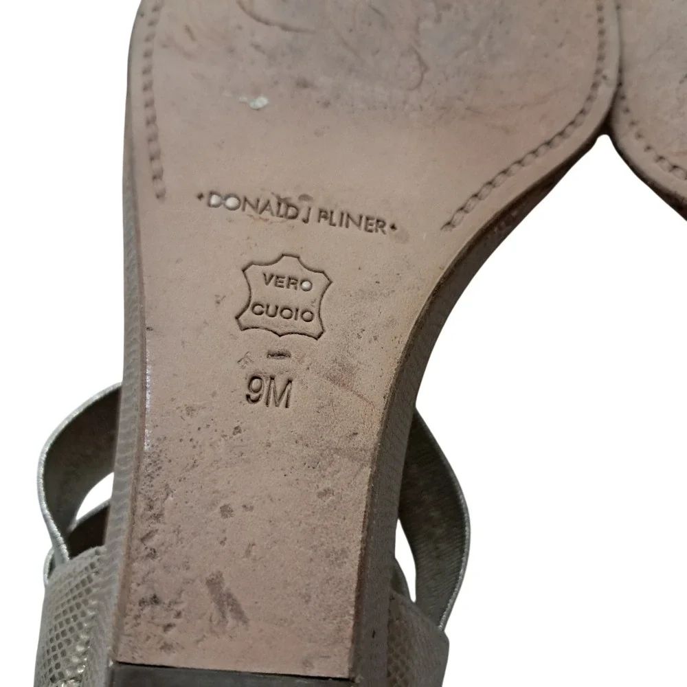 Donald J Pliner Sandals Women 9M Gold Dori Wedge Thong Zip Metallic Leather Boho